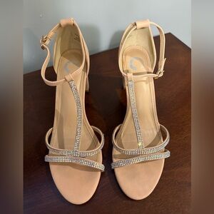 Women’s Light Pink With Rhinestones High Heels. Size 7.5 EUC